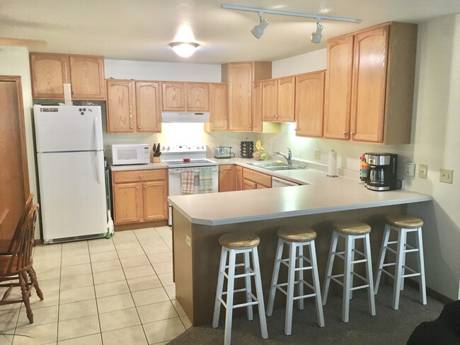 Building Photo - 261-267 Meadowside Dr