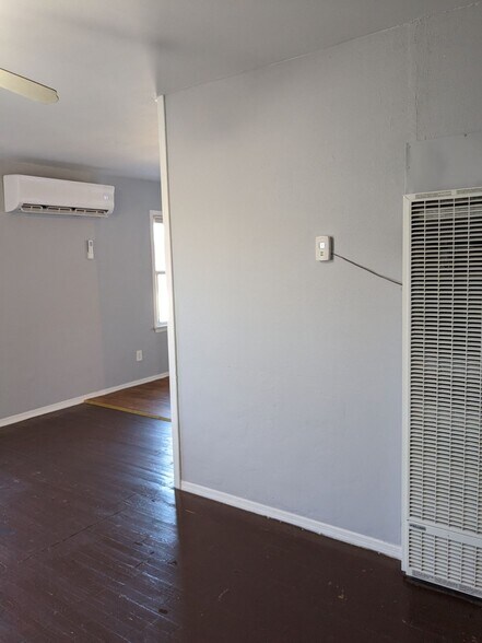 Building Photo - 2711 5th Ave