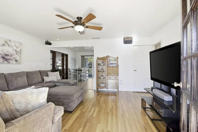 Building Photo - Charming 3BR Home with Bonus Room, Fireplace & Large Yard