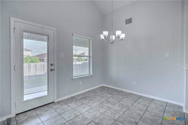 Building Photo - 5726 Stonehaven Dr