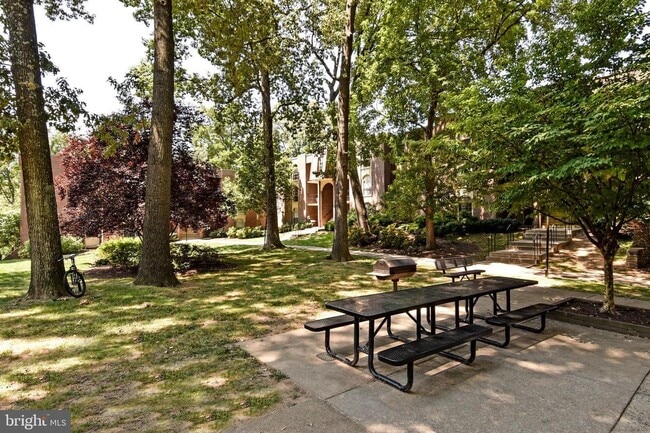 Building Photo - Commuter friendly location has easy access to I495 & Route 50. Metro bus stop in community.