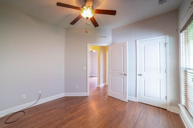 Building Photo - 119 Spoonbill Cir