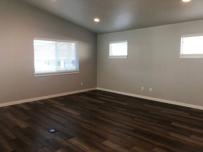 Building Photo - New construction 3 bedroom 2 bath Craftsma...