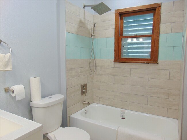 Building Photo - 3420 Avenue R