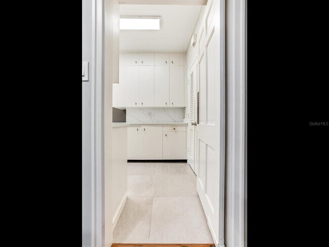 Building Photo - 3401 S Almeria Ave