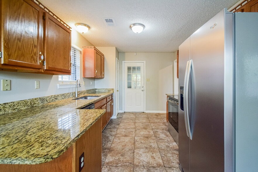 Building Photo - 7117 Goodman Ridge Dr