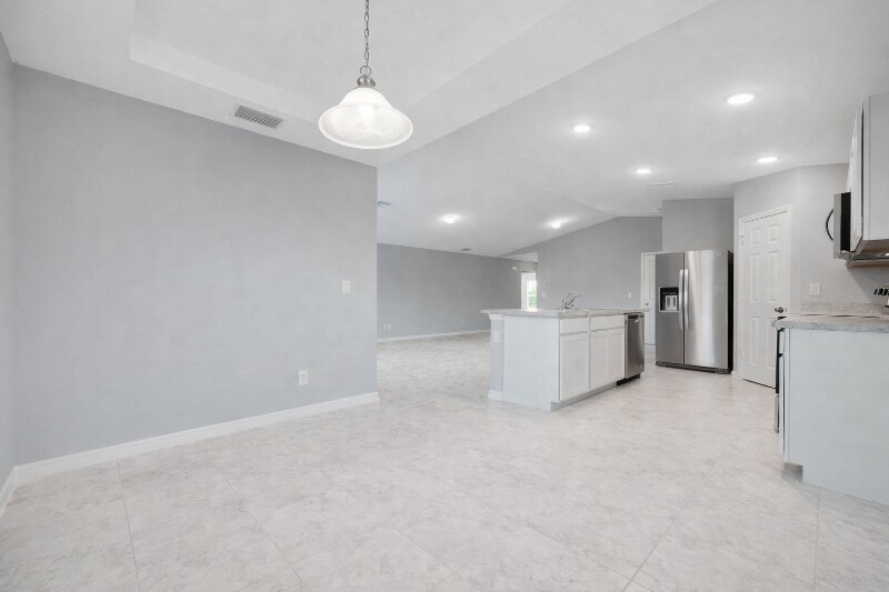 Building Photo - 2925 NE 4th Pl