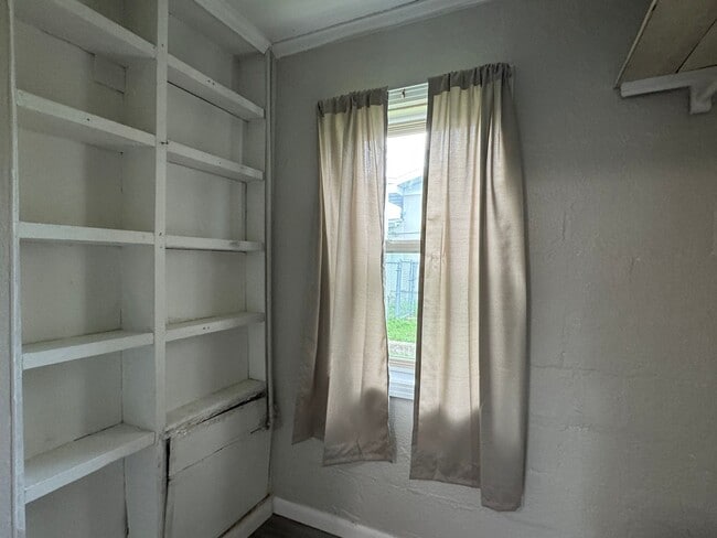 Building Photo - Charming 1-Bedroom, 1-Bath Home Near Downtown Tavares - Lawn Care Included!