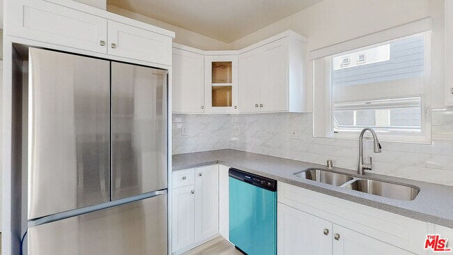 Building Photo - 236 Rosemont Ave