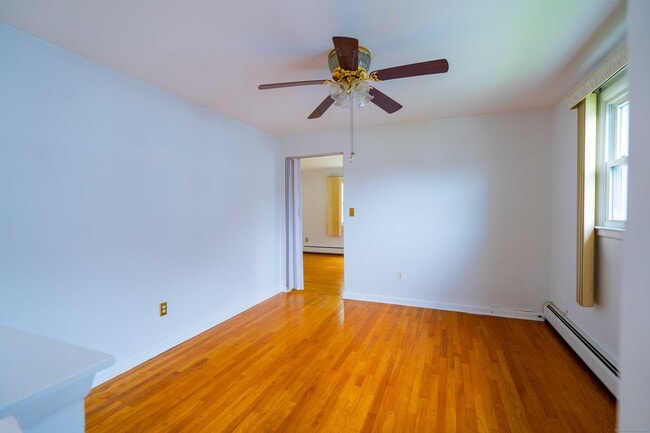 Building Photo - 326 Grovers Ave