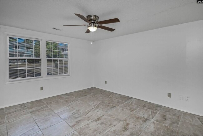 Building Photo - 220 N Donar Dr