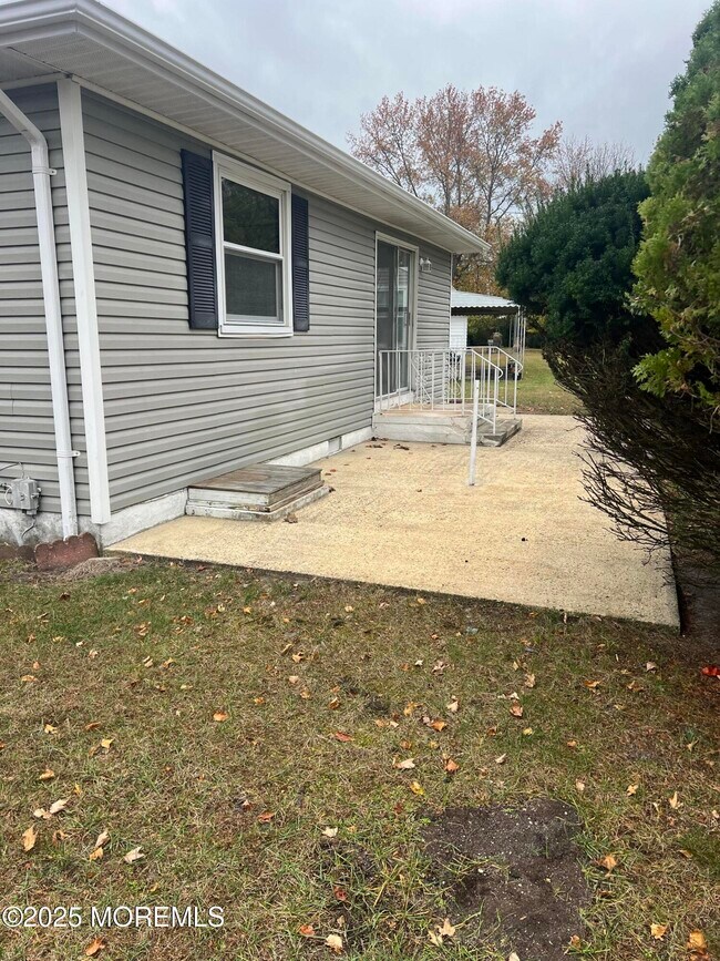 Building Photo - 327 Curacao St