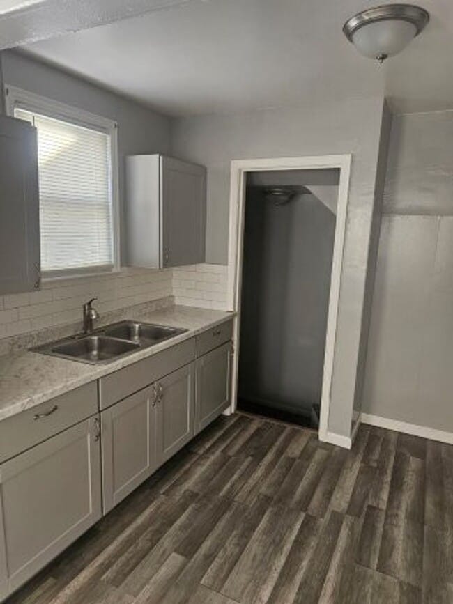 Building Photo - 13831 Carlisle Dr