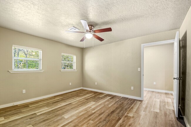 Building Photo - 243 Orchard St