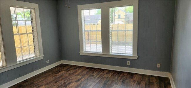 Building Photo - 5733 Dorbrandt St