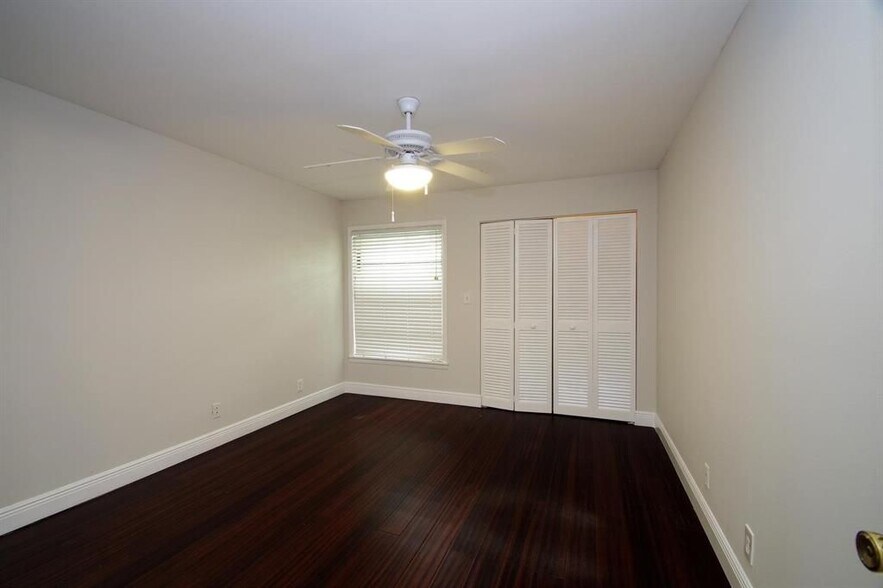 Building Photo - 3010 Willow Ln