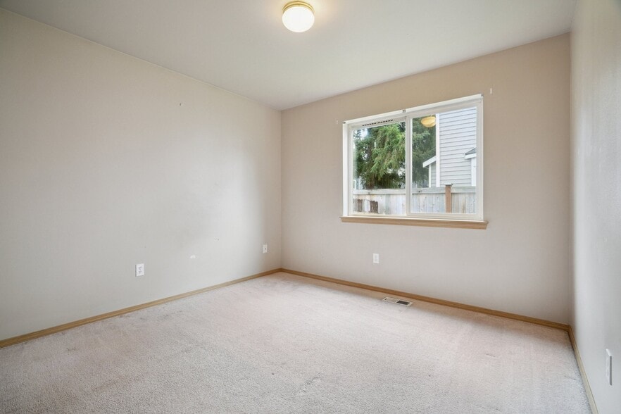 Building Photo - 15121 182nd Ave SE