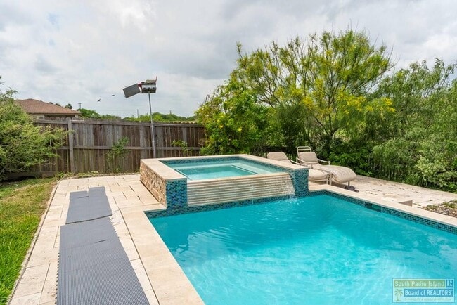 Building Photo - 133 Oleander Dr
