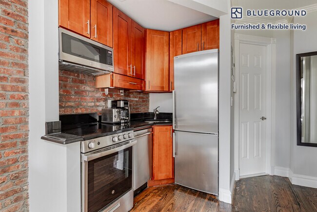 Building Photo - 234 E 14th St