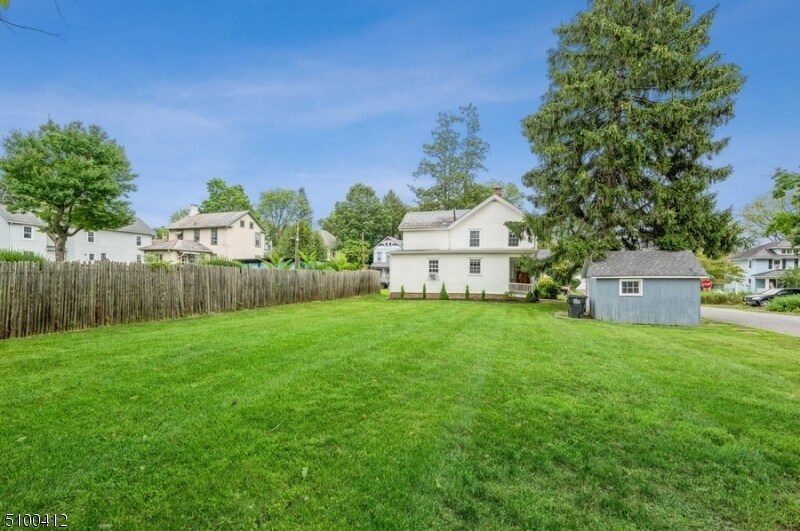 Building Photo - 15 Center St