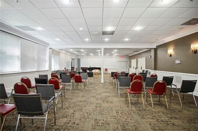 Building Photo - 300 Johnson Ferry Rd