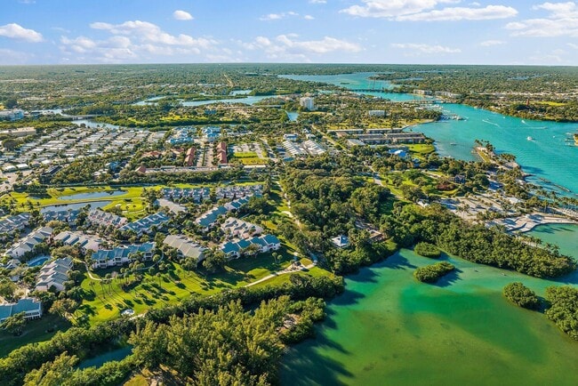 Building Photo - 3902 Fairway Dr N