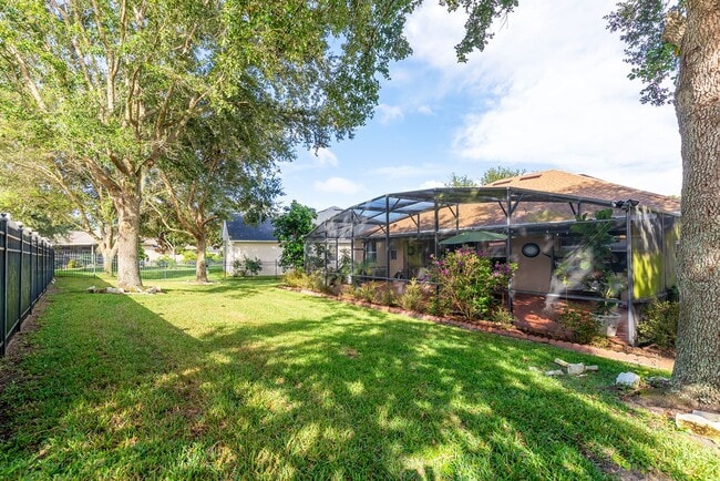 Building Photo - One story beauty in Errol Estates and Loca...