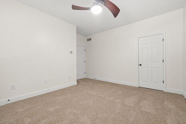 Building Photo - 2550 Sibley Dr