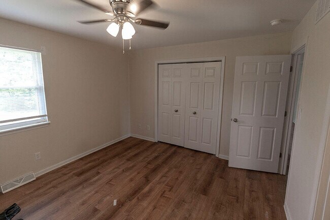 Building Photo - 1911 Mirtle Grove Ct