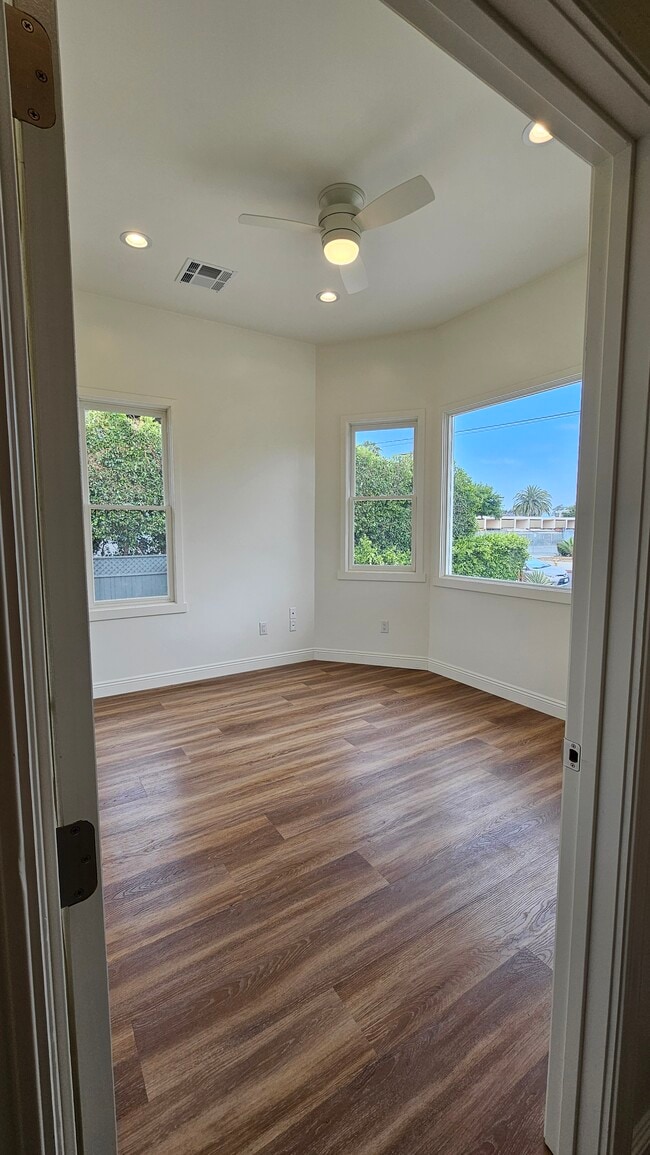 Building Photo - 2084 W 24th St