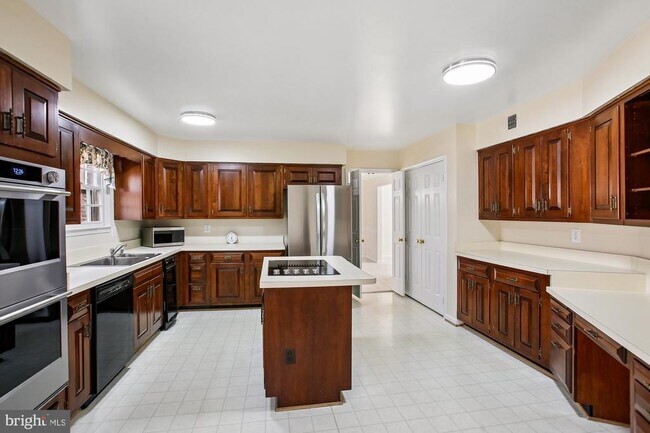 Building Photo - 6604 Tina Ln