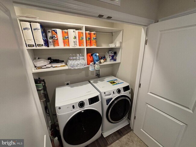 Building Photo - 255 Maple Run Dr