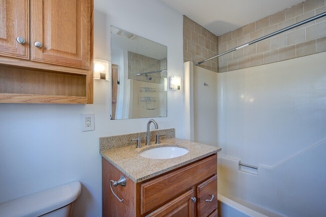 Building Photo - 99 Pine St