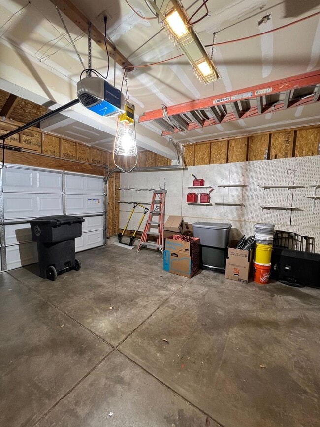 Building Photo - Beautiful 4 Bedroom Home In Wolf Creek Available in March!