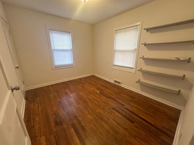 Building Photo - Charming 2 bedroom, 1 bath on a corner lot with large fenced backyard.