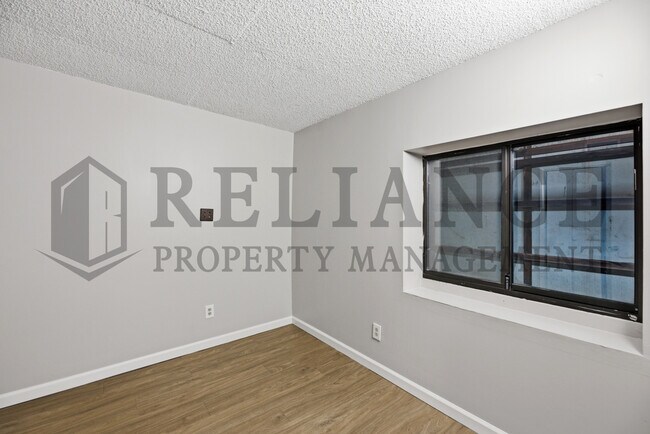 Building Photo - 1908 N Jeanette St