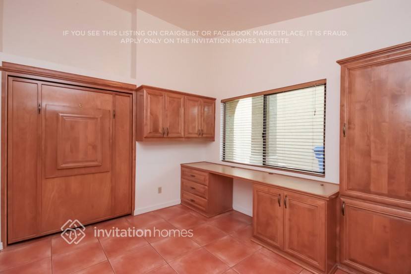 Building Photo - 2234 E Florian Ave