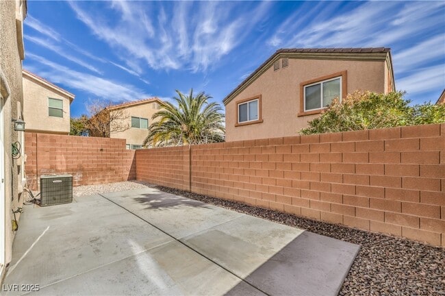 Building Photo - 6206 Clapton Way