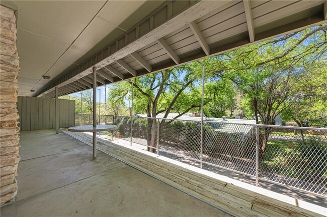 Building Photo - 2100 Rabb Rd