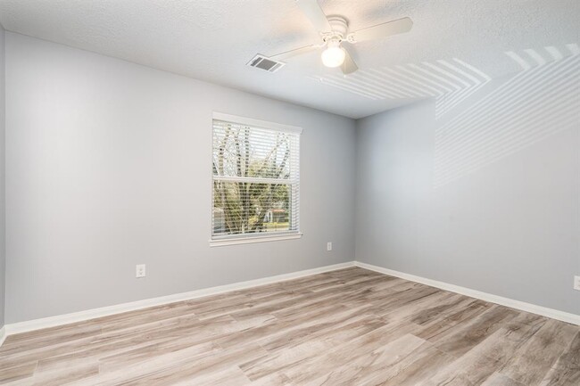 Building Photo - 207 N Poplar St
