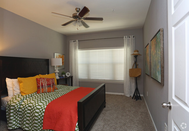 1br, 1ba_Bedroom_847 sf - Windsor Cypress