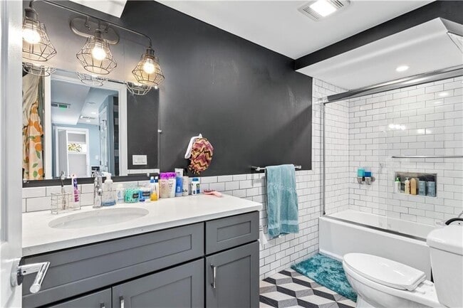 Building Photo - 4 James St