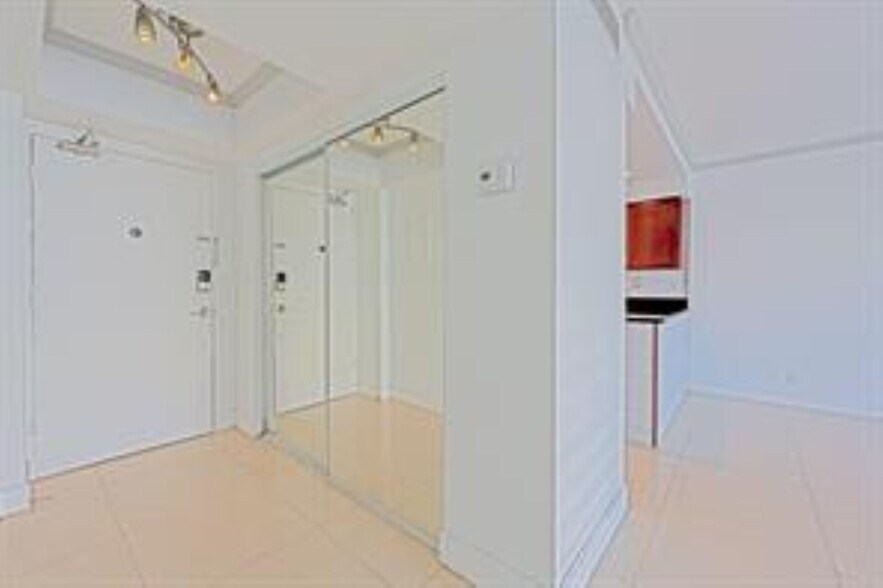 Building Photo - 2900 NE 30th St