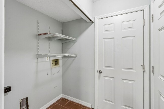 Building Photo - Adorable Beach Townhouse Close to Downtown