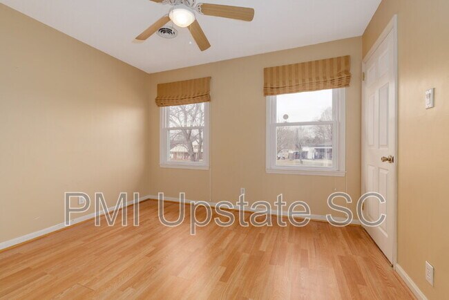 Building Photo - 103 Avondale Dr