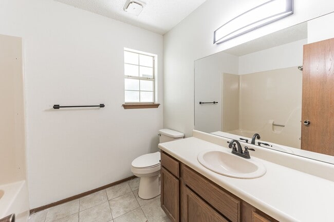 Building Photo - 3/ 2  Home for Rent!