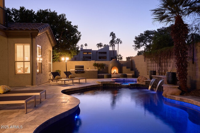 Building Photo - 3202 E Orange Dr