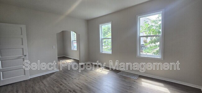 Building Photo - 2152 Fox Ave