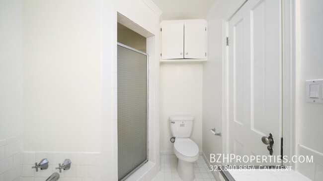 Building Photo - Updated 3Bedroom 3Bathroom In Prime Westwood