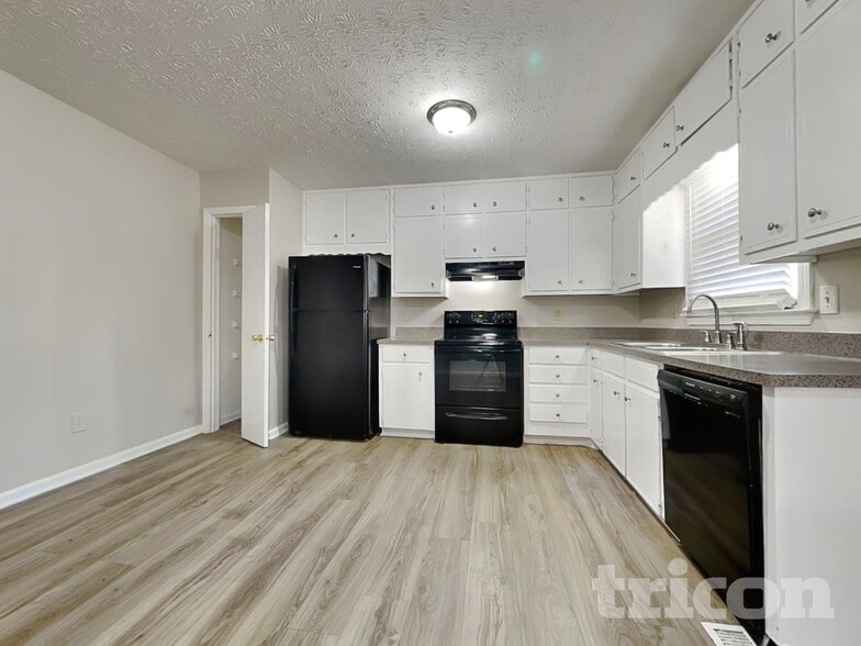 Building Photo - 2479 Hewatt Rd